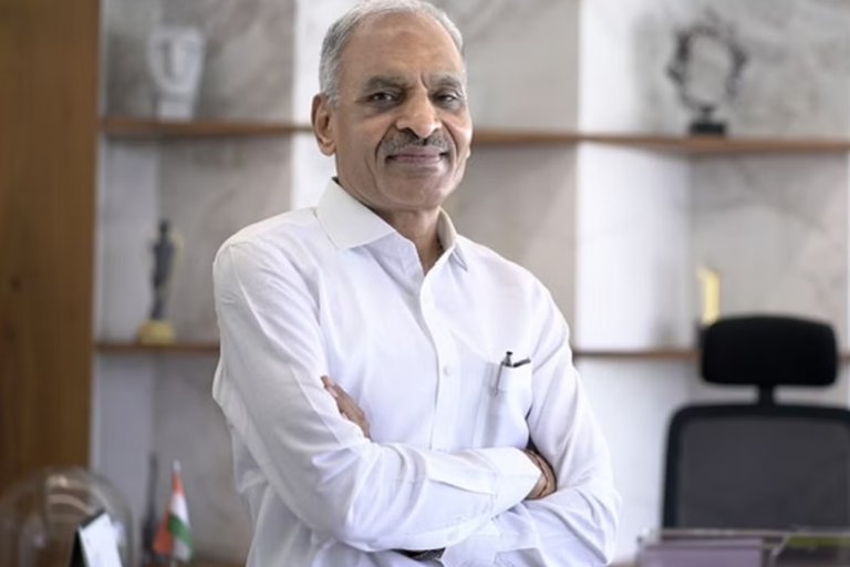 റെയിൽവേ പ്ലാറ്റ്ഫോമിൽ ഉറങ്ങേണ്ടി വന്ന ഒരാൾ; ‘വെടിമരുന്നിലൂടെ’ നേടിയത് 3 ബില്യൺ ഡോളർ