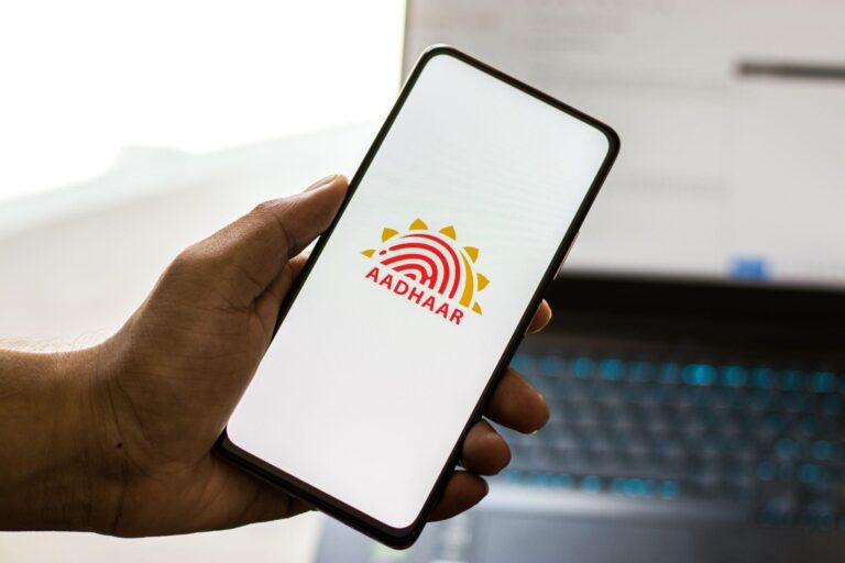 ആധാർ സ്മാർട്ടാകും; കാർഡിൽ ഡാറ്റ ഇല്ല; ക്യൂ ആർ മാത്രം